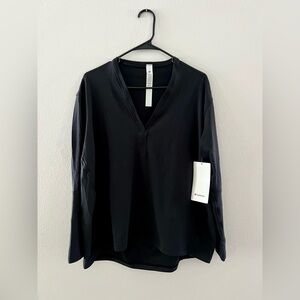 Lululemon Black Size 6 Long Sleeve V-Neck
